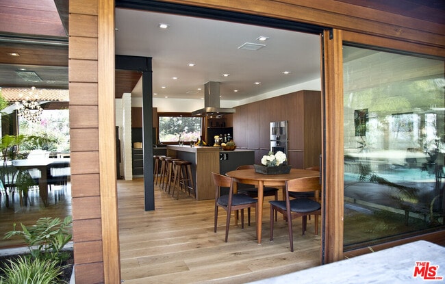 Building Photo - 3575 Wonder View Dr