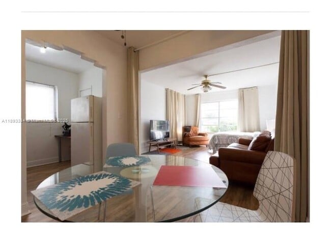 Foto del edificio - 7333 Byron Ave
