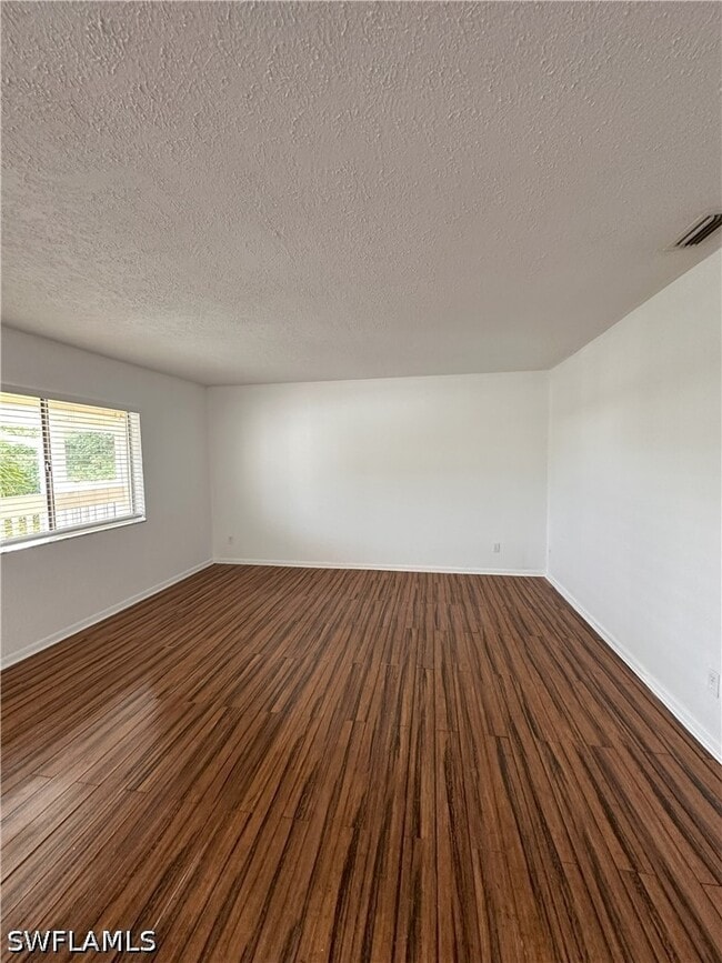 Building Photo - 4629 Bayshore Dr