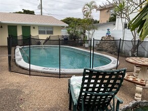 Building Photo - 1830 Dewey St