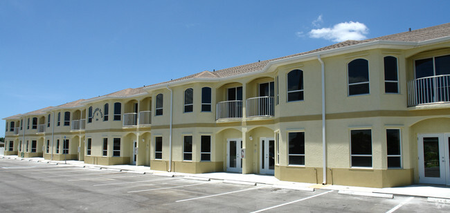 Building Photo - 3514 Santa Barbara Blvd