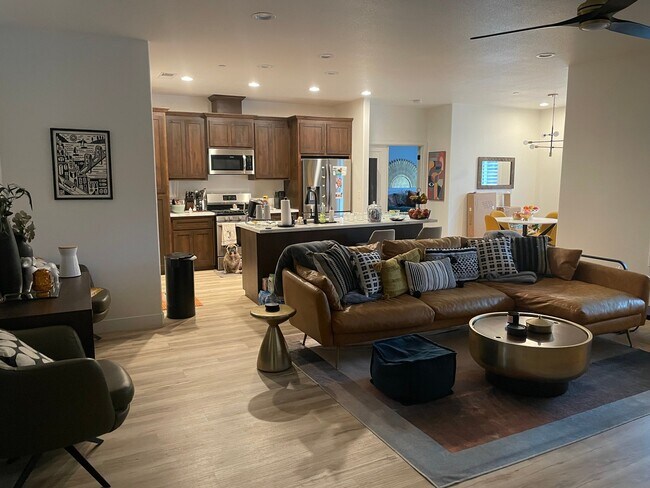 Foto del edificio - 1833 Dry Creek Ct