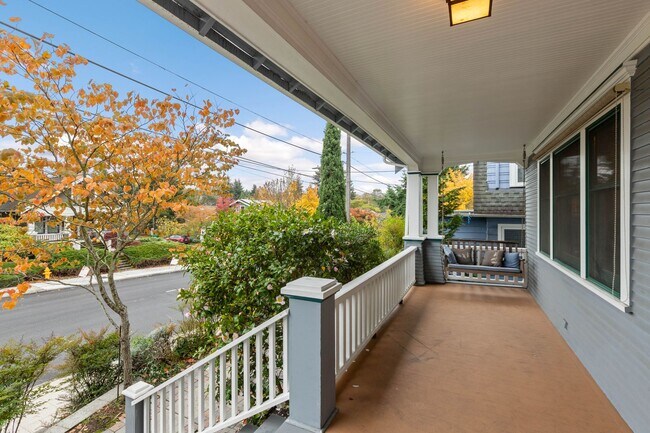 Building Photo - 3 Bd / 2.5 Ba Seattle Home