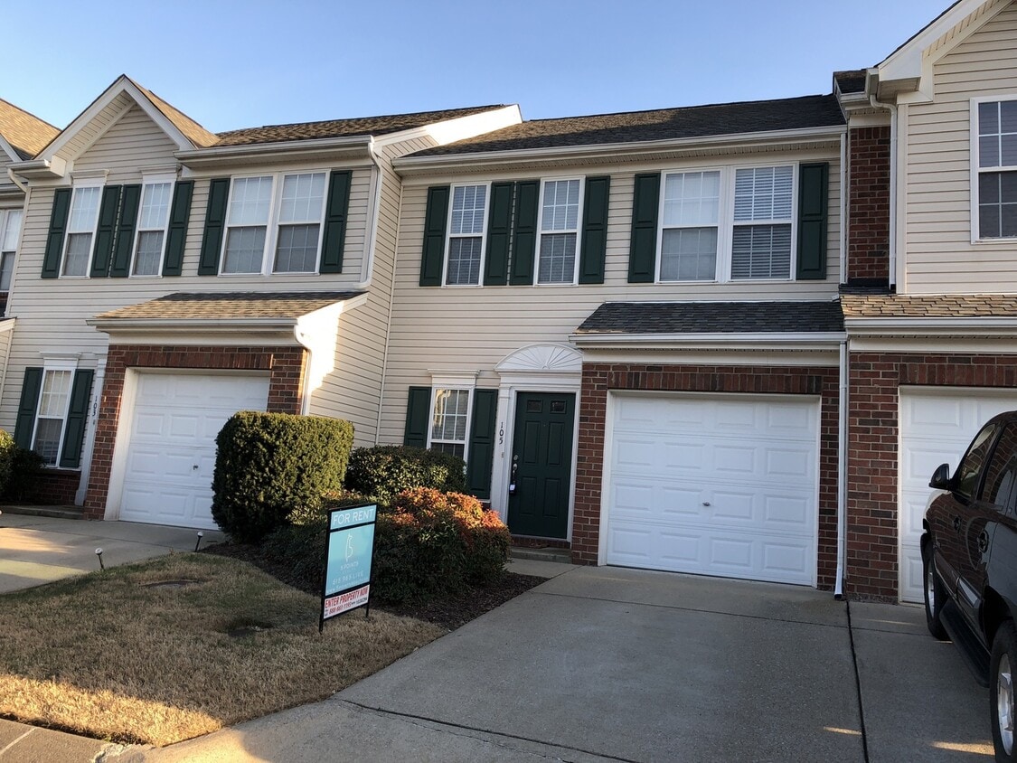 COMING SOON!! WEST NASHVILLE!!! 3/2.5 Townhouse - Clubhouse - Pool - Garage - Pets Okay - Patio - COMING SOON!! WEST NASHVILLE!!!  3/2.5 Townhouse - Clubhouse - Pool - Garage - Pets Okay - Patio