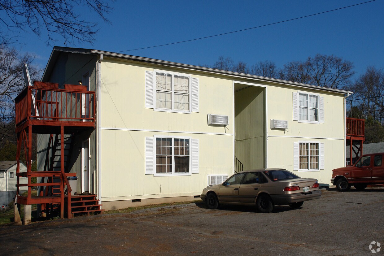 Building Photo - 2109 Beaumont Ave