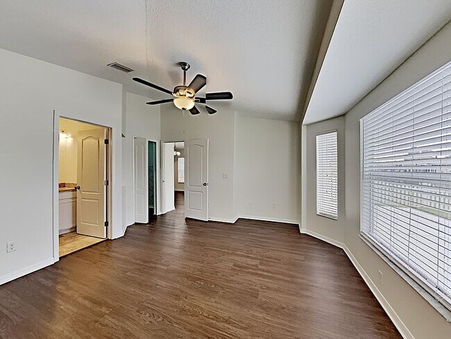 Foto del edificio - 8146 Canterbury Lake Blvd