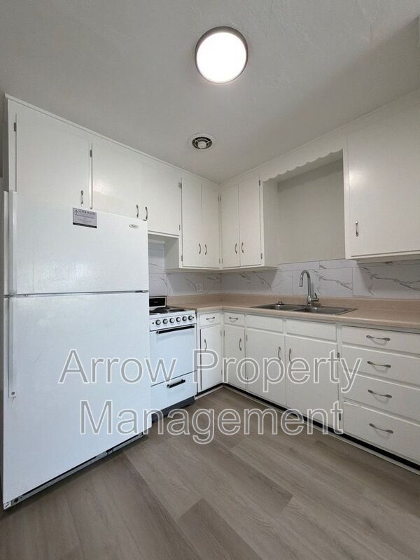 Building Photo - 805 S 11th St