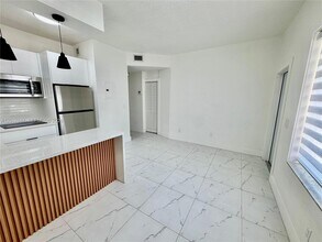 Building Photo - 421 NW 13th Ave