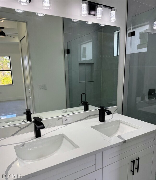 Foto del edificio - 459 Lockport Ave S