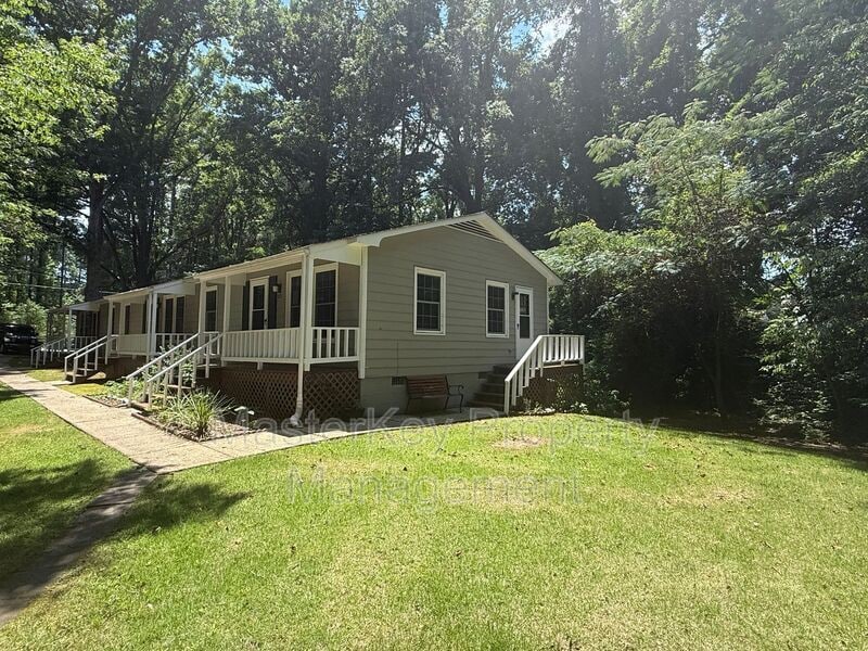 Primary Photo - 223 Byrum St