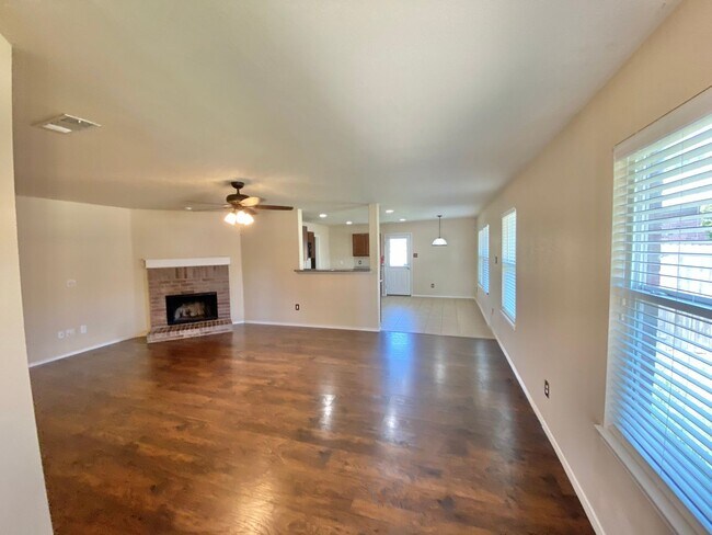 Foto del edificio - Open Floorplan and Amazing Resort Style Community!