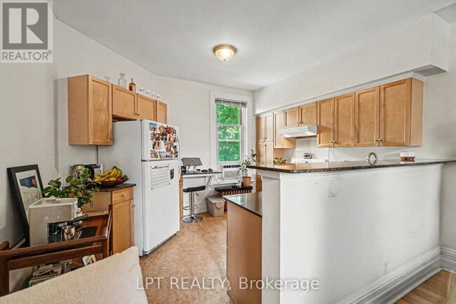 Building Photo - 475 MacLaren St