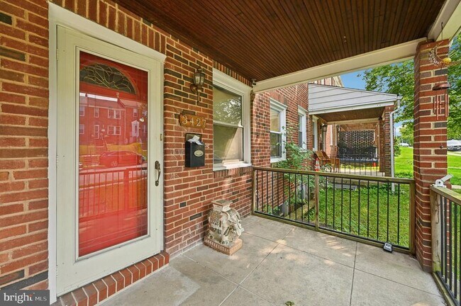 Building Photo - 3427 Woodstock Ave