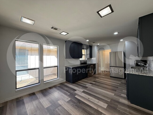 Foto del edificio - 3515 Hilltop Ln
