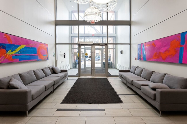 Photo du bâtiment - 9377-9111 111 St NW