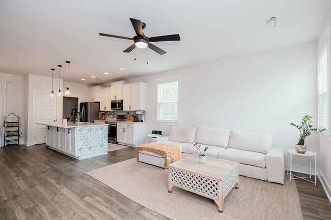 Building Photo - 7807 Park Gate Dr