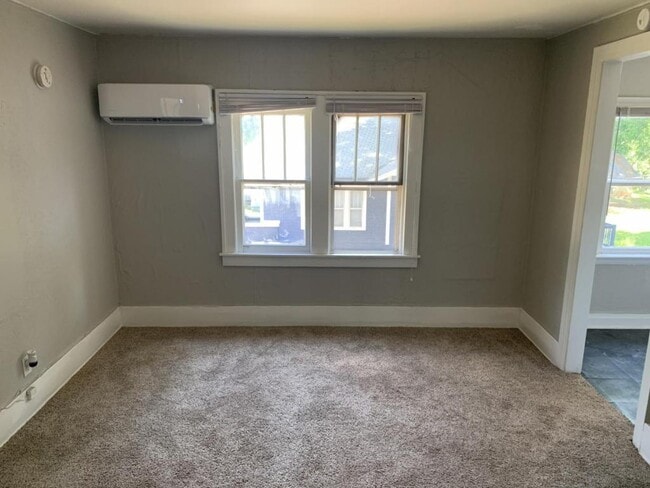 Photo - 201 S Lowry St House