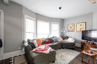 Building Photo - 3112 N Bartlett Ave