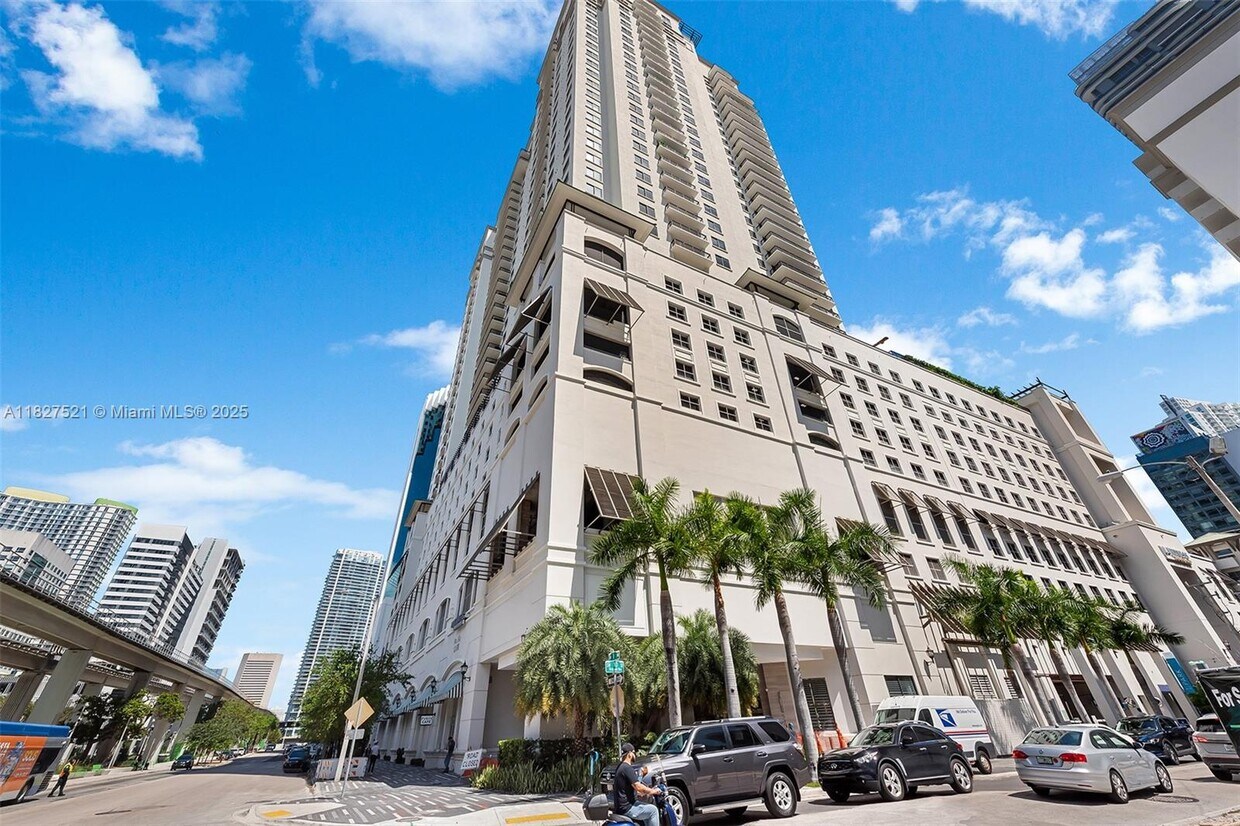 Foto principal - 999 SW 1st Ave
