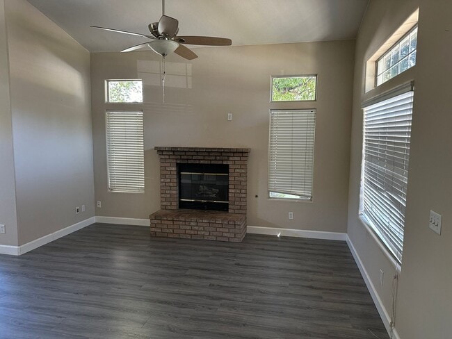 Building Photo - 3 Bedroom and office Single Family Home in...
