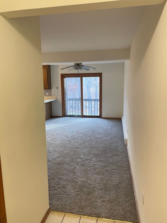 Building Photo - Plainville Woods Condo