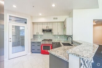 Building Photo - 880 E Palm Canyon Dr