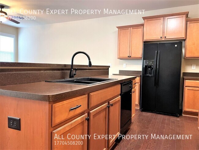 Building Photo - Wonderful 3 Bedroom Townhome