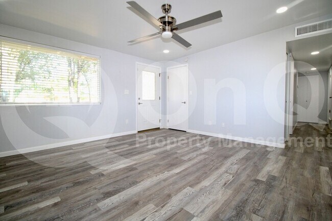 Foto del edificio - 7570 E Logan Dr