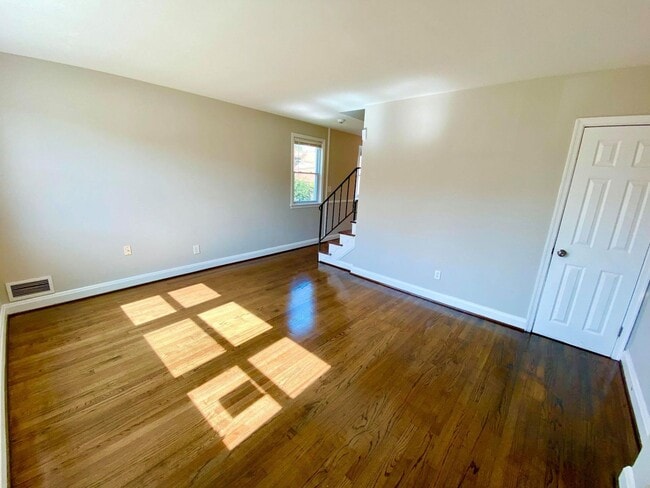 Building Photo - Beautifully Updated Three-Bedroom ~ Porch ...