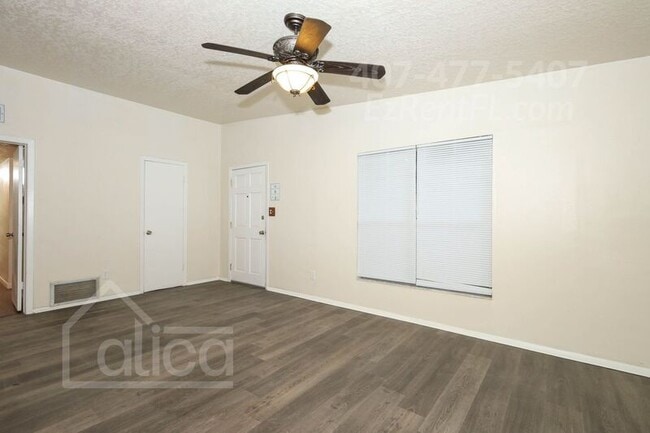 Foto del edificio - 6024 Oakcrest Cir