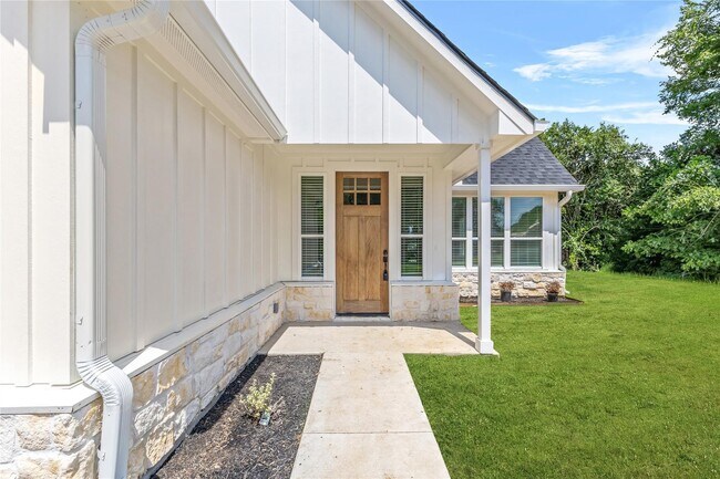 Building Photo - 2398 Valley Dr