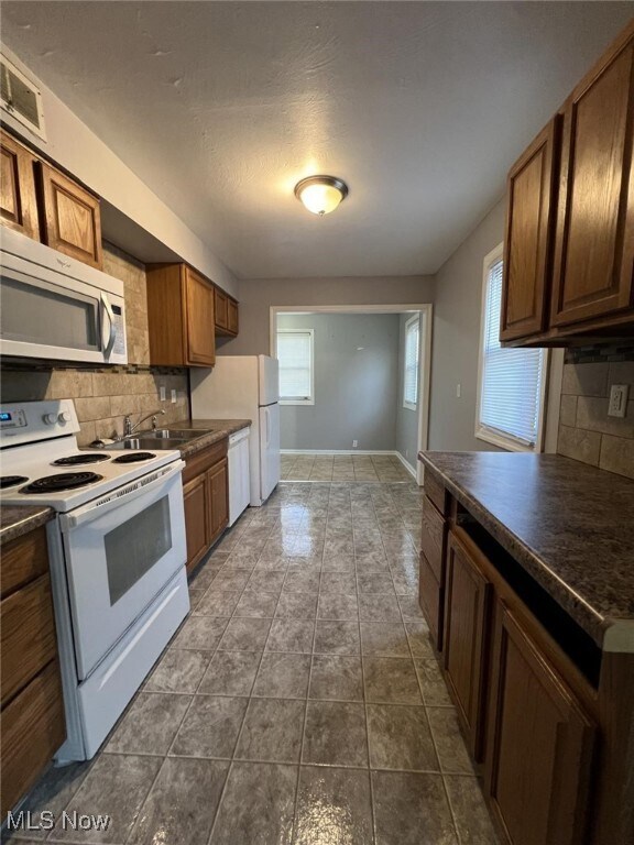 635 N Hazelwood Ave Youngstown, OH 44509 – photo 4