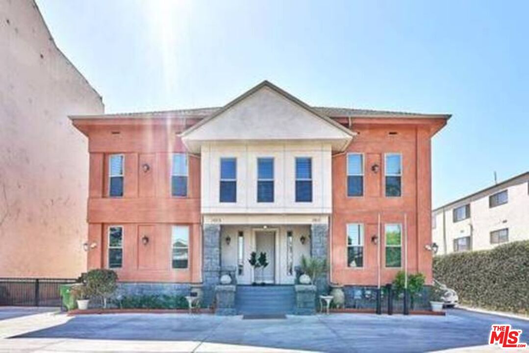 Primary Photo - 1511 S Manhattan Pl