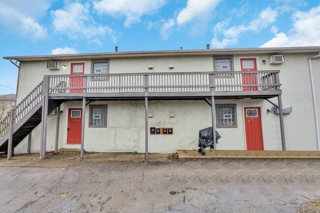 Building Photo - 454 E 16th Ave