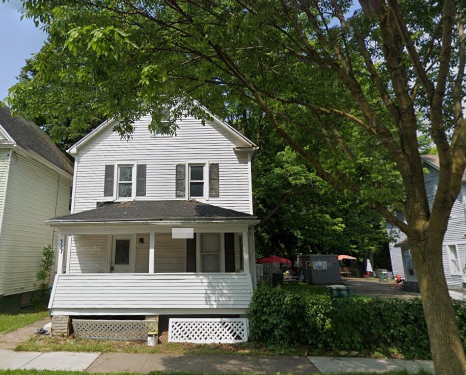 Building Photo - 327 Saxton St