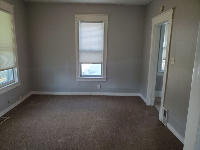 Foto del edificio - 2 Bedroom, 1 Full Bath, 2 Story home in th...