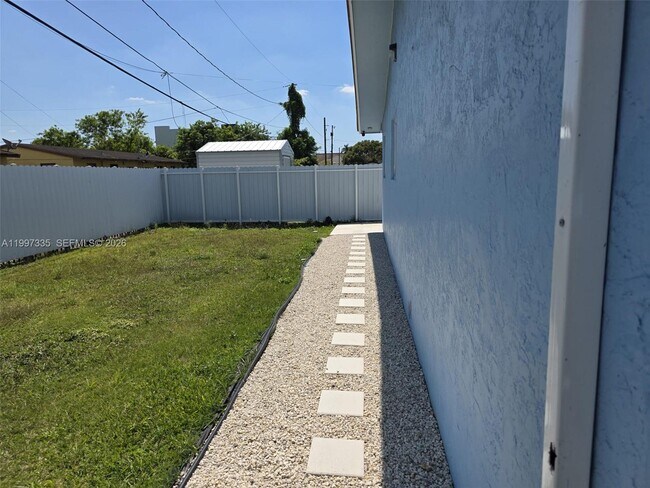 Foto del edificio - 965 NW 10th St