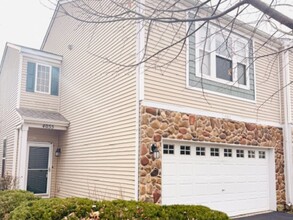 Building Photo - 4055 Blackstone Dr