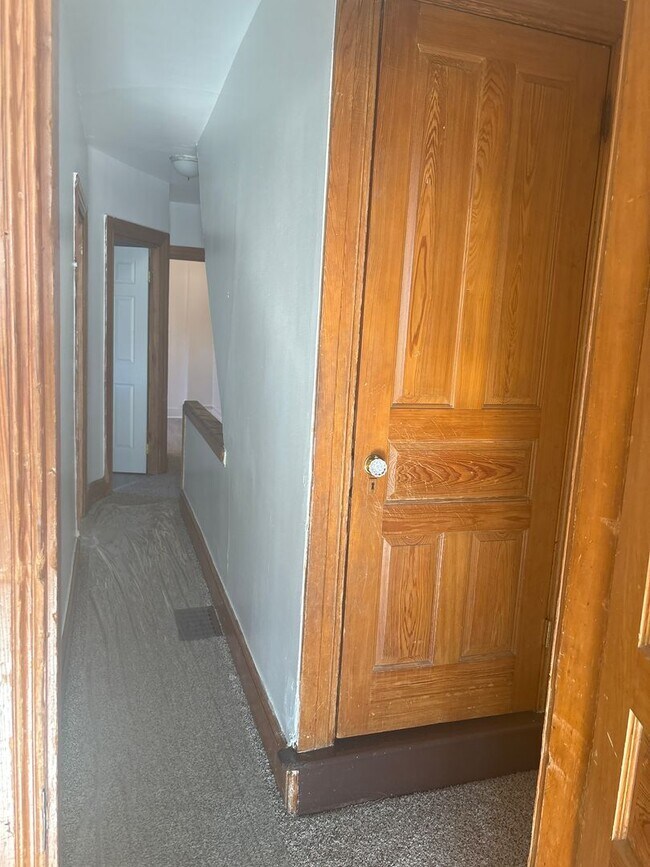 Foto del edificio - Spacious 2 Bedroom Apartment Near York Fai...