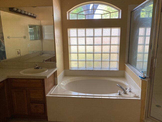 Photo - Lovely home in Autumn Woods