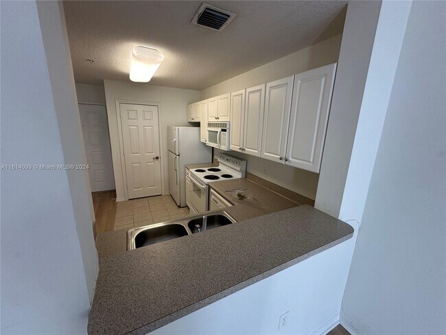 Building Photo - 1200 Town Center Dr
