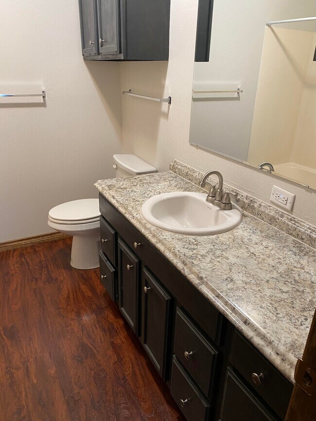 Building Photo - 1142 Luling Ave