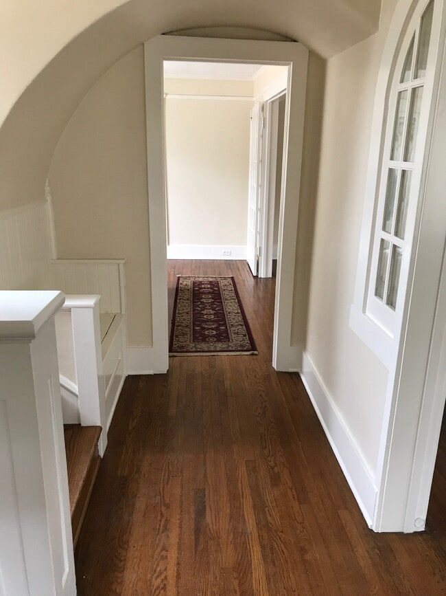 Vestíbulo de entrada - 914 S Los Robles Ave