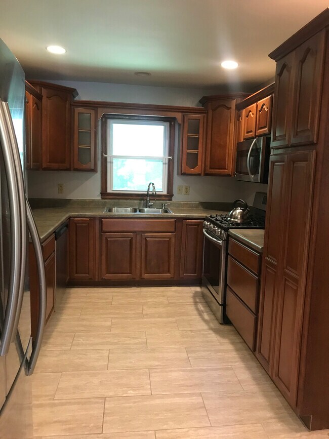 Kitchen - 1826 Longdale Dr