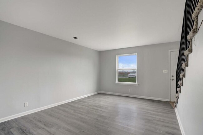 Foto del edificio - 1108 Pembroke Oak Grove Rd