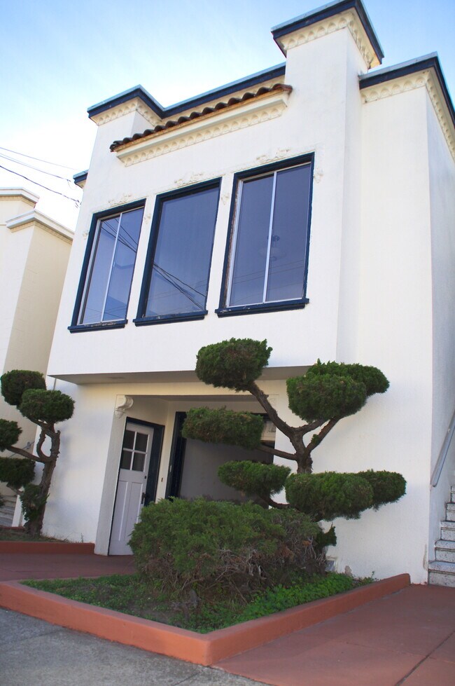 Building Photo - 807 41st Ave