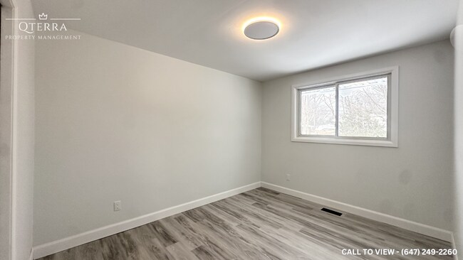 Building Photo - 42 Wenlock Cres