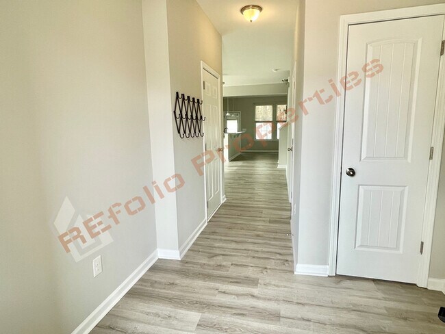 Foto del edificio - Beautiful 3 Bedroom 1 Car-Garage End unit ...