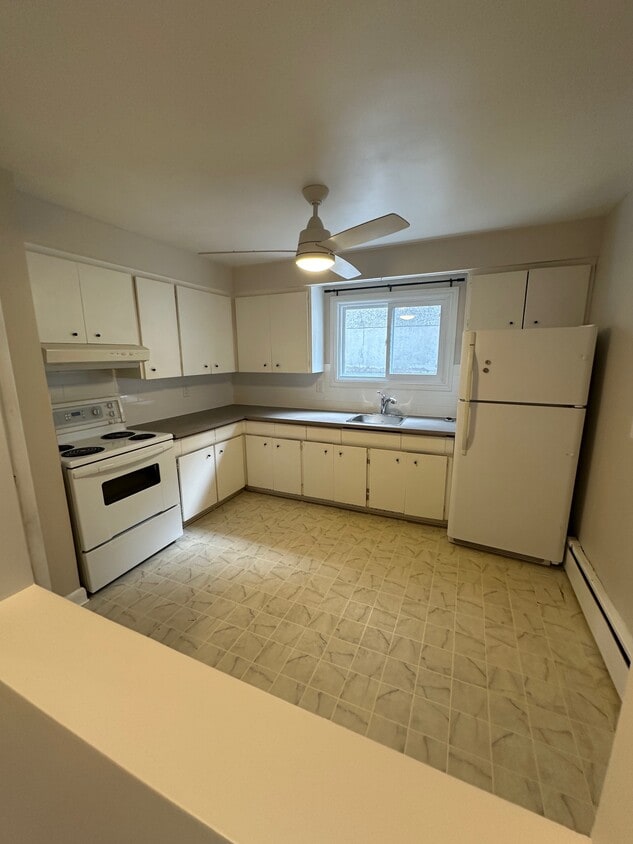 Primary Photo - 290 St-Denis St