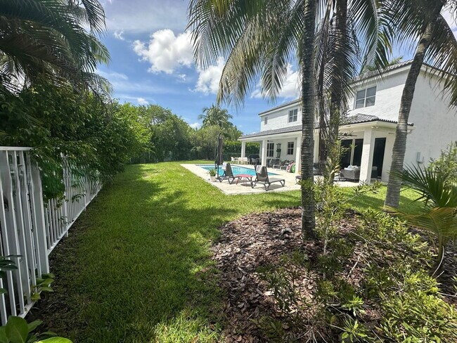 Building Photo - 1063 Sunflower Cir